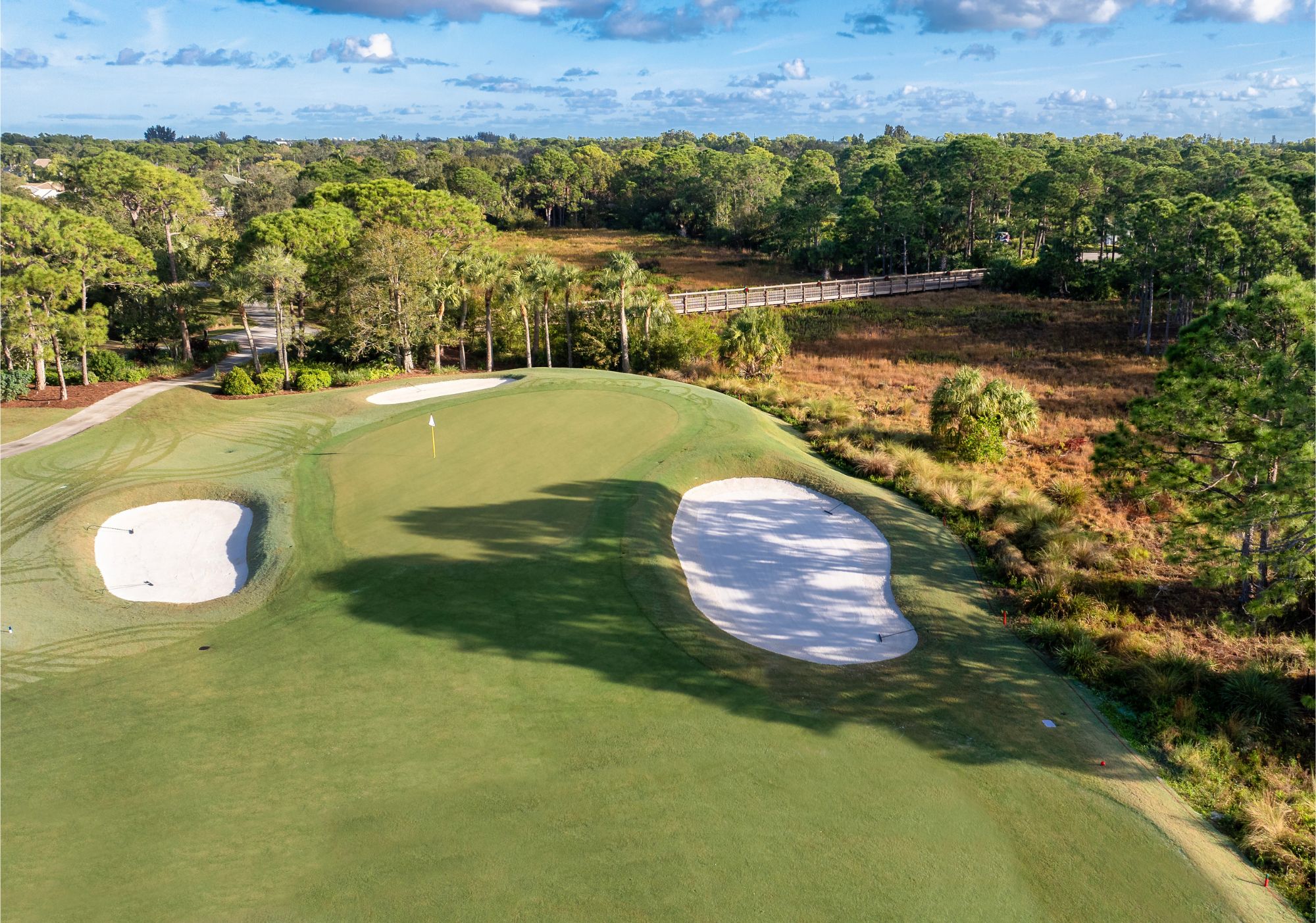 Course with bridge in the background and natural area